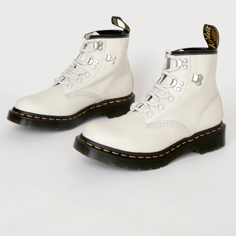 VGUC DR. MARTENS 101 VIRGINIA HARDWARE BOOTS BONE/IVORY Sz 8 US 39 EU